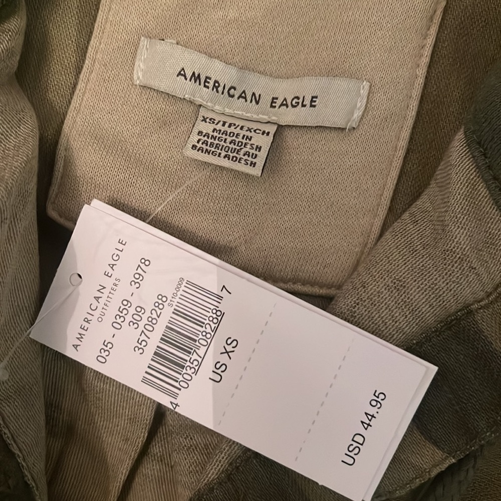 COPY - American Eagle XS cropped shacket shirt jacket camo army olive green hoo… - Picture 2 of 7